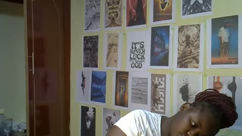 mini_karee online show from March 24, 8:03 pm