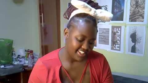 mini_karee online show from April 4, 5:10 pm