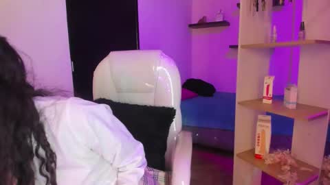 miniadelf online show from February 11, 8:14 pm