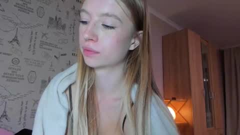 Amelia online show from October 4, 9:35 pm