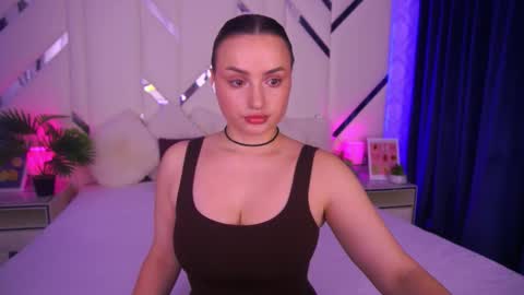 minifox_ online show from November 18, 8:19 am