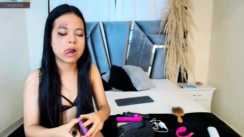 minilove_01 online show from November 5, 12:16 pm