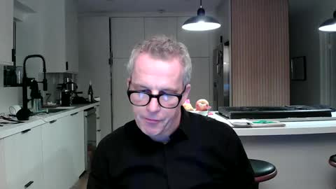 Snapshot of minimalmix47 chatting on January 1, 11:27 am Galanordic online show from January 1, 11:27 am