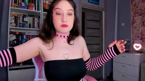 Snapshot of minionkaaa chatting on October 31, 10:49 am Ariana online show from October 31, 10:49 am