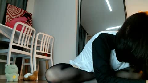 Minji online show from May 3, 1:06 pm