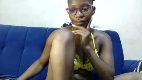 Snapshot of minlavine chatting on February 16, 10:00 am minlavine online show from February 16, 10:00 am