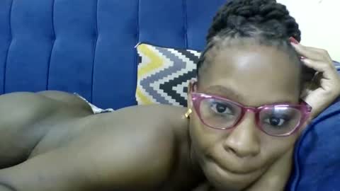 Snapshot of minlavine chatting on May 8, 9:53 pm minlavine online show from May 8, 9:53 pm