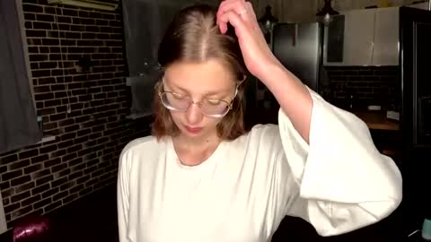 Snapshot of minmee chatting on March 24, 5:07 pm Asti online show from March 24, 5:07 pm