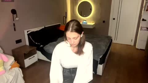 Snapshot of minmee chatting on April 2, 4:15 pm Asti online show from April 2, 4:15 pm