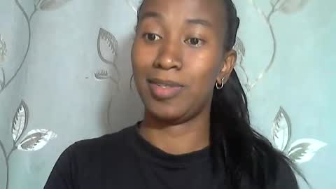 minouch211907 online show from April 3, 6:55 am