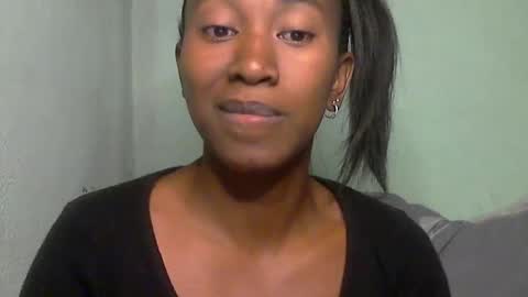 minouch211907 online show from May 7, 1:11 am