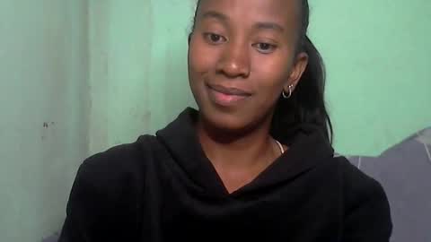minouch211907 online show from May 11, 2:06 am