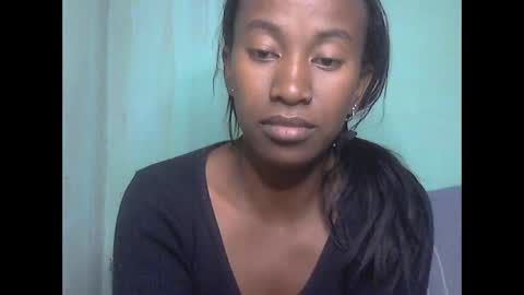 minouch211907 online show from May 19, 3:24 am