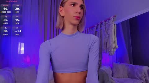 Snapshot of mintlackey chatting on December 6, 6:48 am Lianna online show from December 6, 6:48 am