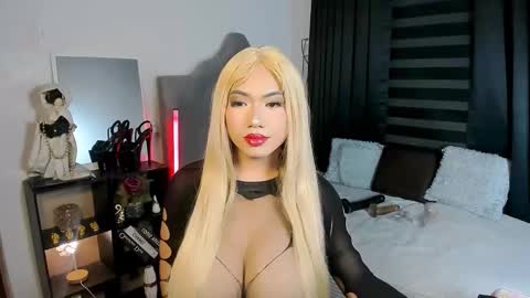 Snapshot of minty_hill chatting on February 20, 5:35 pm MARIANE online show from February 20, 5:35 pm