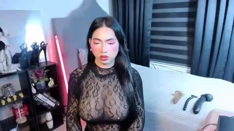 Snapshot of minty_hill chatting on March 10, 9:36 am MARIANE online show from March 10, 9:36 am