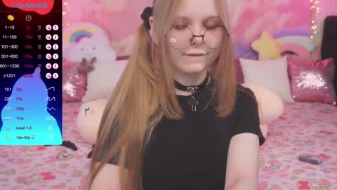 Snapshot of minx_girll chatting on December 2, 4:20 am Vikki online show from December 2, 4:20 am