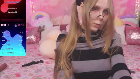 Snapshot of minx_girll chatting on December 3, 4:47 am Vikki online show from December 3, 4:47 am