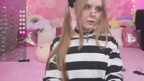 Snapshot of minx_girll chatting on January 17, 6:26 am Vikki online show from January 17, 6:26 am