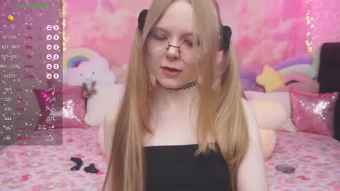 Snapshot of minx_girll chatting on February 2, 6:15 am Vikki online show from February 2, 6:15 am