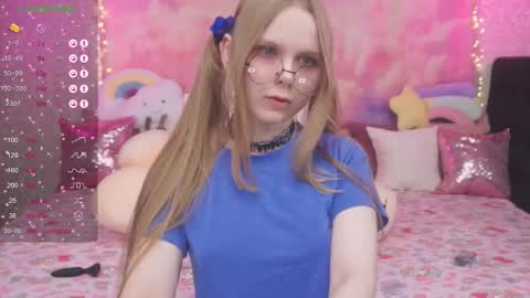 Snapshot of minx_girll chatting on February 10, 7:15 am Vikki online show from February 10, 7:15 am