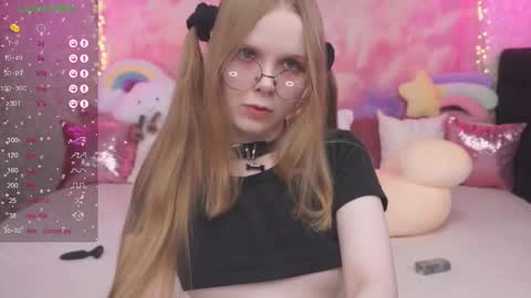 Snapshot of minx_girll chatting on March 3, 4:47 am Vikki online show from March 3, 4:47 am