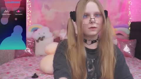 Snapshot of minx_girll chatting on January 17, 8:30 am Vikki online show from January 17, 8:30 am