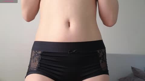 lia online show from May 15, 9:38 am