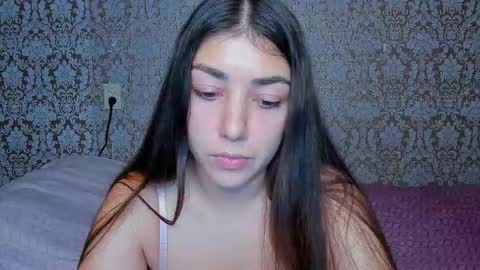 Snapshot of mira_bloempje chatting on October 28, 1:36 pm Mira online show from October 28, 1:36 pm