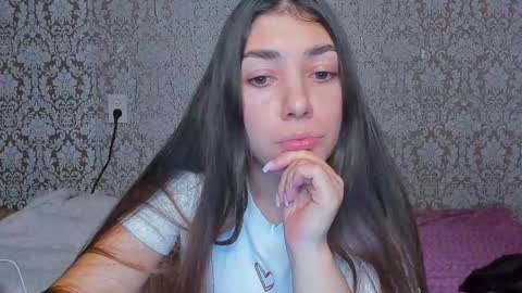 Snapshot of mira_bloempje chatting on December 4, 9:01 pm Mira online show from December 4, 9:01 pm