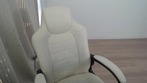 mira_g online show from October 8, 1:09 pm