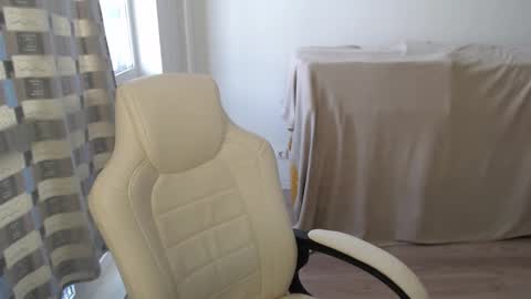 mira_g online show from February 4, 9:04 am