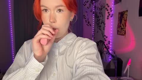 Snapshot of mira_ginger chatting on April 2, 6:27 pm Mira online show from April 2, 6:27 pm