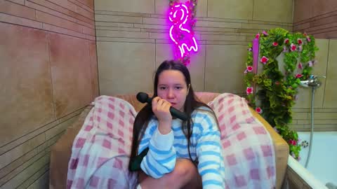 Snapshot of mira_karter chatting on December 13, 2:10 am Mira online show from December 13, 2:10 am