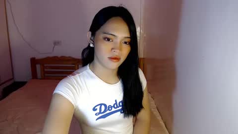 Snapshot of mira_luna222 chatting on December 4, 8:07 pm Mira Bella online show from December 4, 8:07 pm