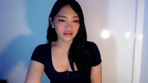 Snapshot of mira_luna222 chatting on December 18, 11:30 pm Mira Bella online show from December 18, 11:30 pm