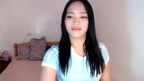 Snapshot of mira_luna222 chatting on December 23, 5:49 am Mira Bella online show from December 23, 5:49 am