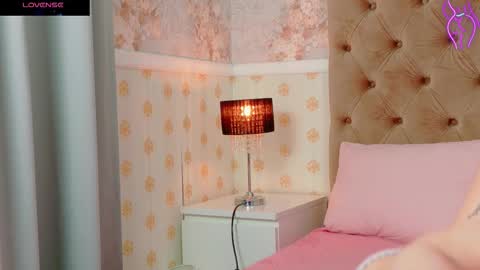 mira_lynxx online show from October 20, 4:24 am