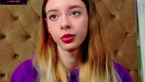 mira_lynxx online show from December 4, 5:17 am