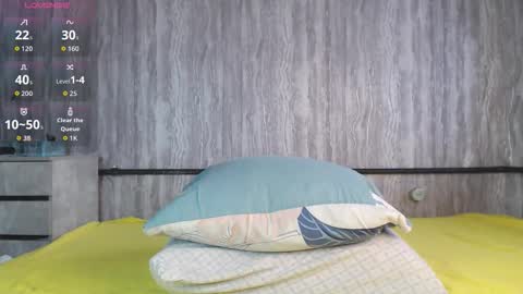 Snapshot of mira_one_ chatting on March 14, 10:10 am mira_one_ online show from March 14, 10:10 am