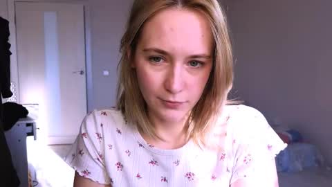 Snapshot of mira_spark chatting on September 30, 12:43 pm Mira online show from September 30, 12:43 pm