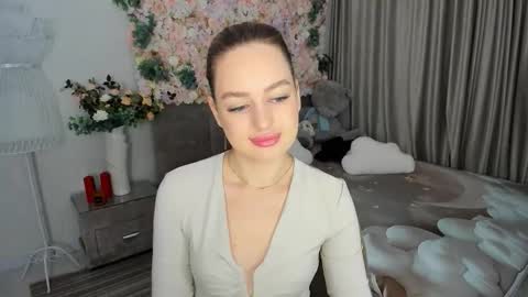 Emma online show from October 16, 7:15 pm