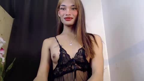 Snapshot of miraclegirl23 chatting on December 2, 1:47 am Zoey online show from December 2, 1:47 am