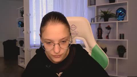 Snapshot of miranda__low chatting on July 13, 6:16 am Miranda online show from July 13, 6:16 am