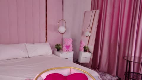 Snapshot of miranda_kery chatting on April 17, 6:38 am Mira online show from April 17, 6:38 am