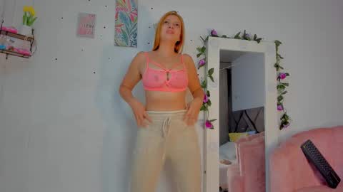 Snapshot of mirandarroxxx chatting on January 7, 1:13 pm mirandarroxxx online show from January 7, 1:13 pm