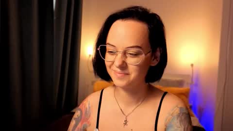 MiraSkyy online show from October 3, 2:58 pm