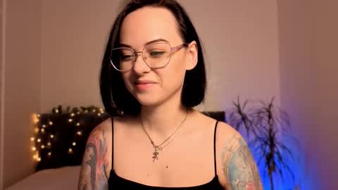 MiraSkyy online show from December 4, 7:11 pm