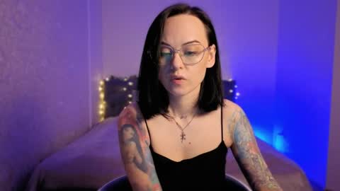 MiraSkyy online show from April 3, 5:44 pm