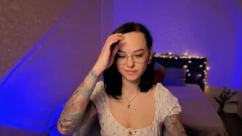 MiraSkyy online show from April 30, 2:34 pm